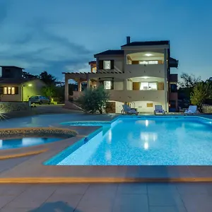 Zlatni Dvori Zadarvillas Razanac